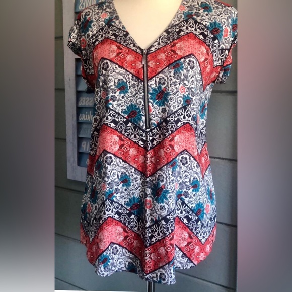 Express short sleeve colorful print top. Adj. front zipper excellent condition. - Picture 2 of 16